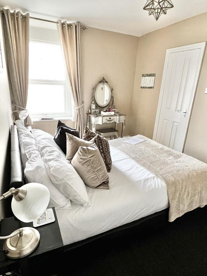 Devon House 4*