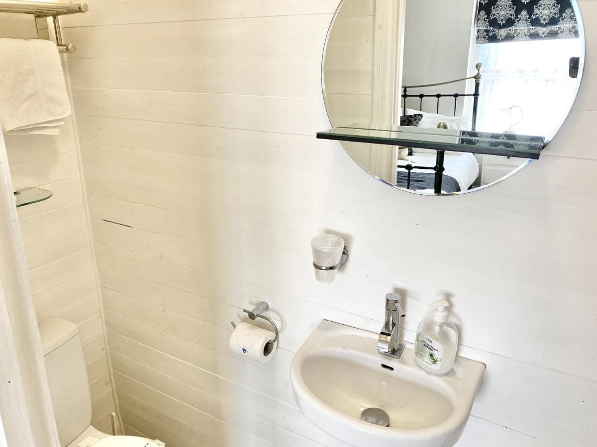 Devon House 4*