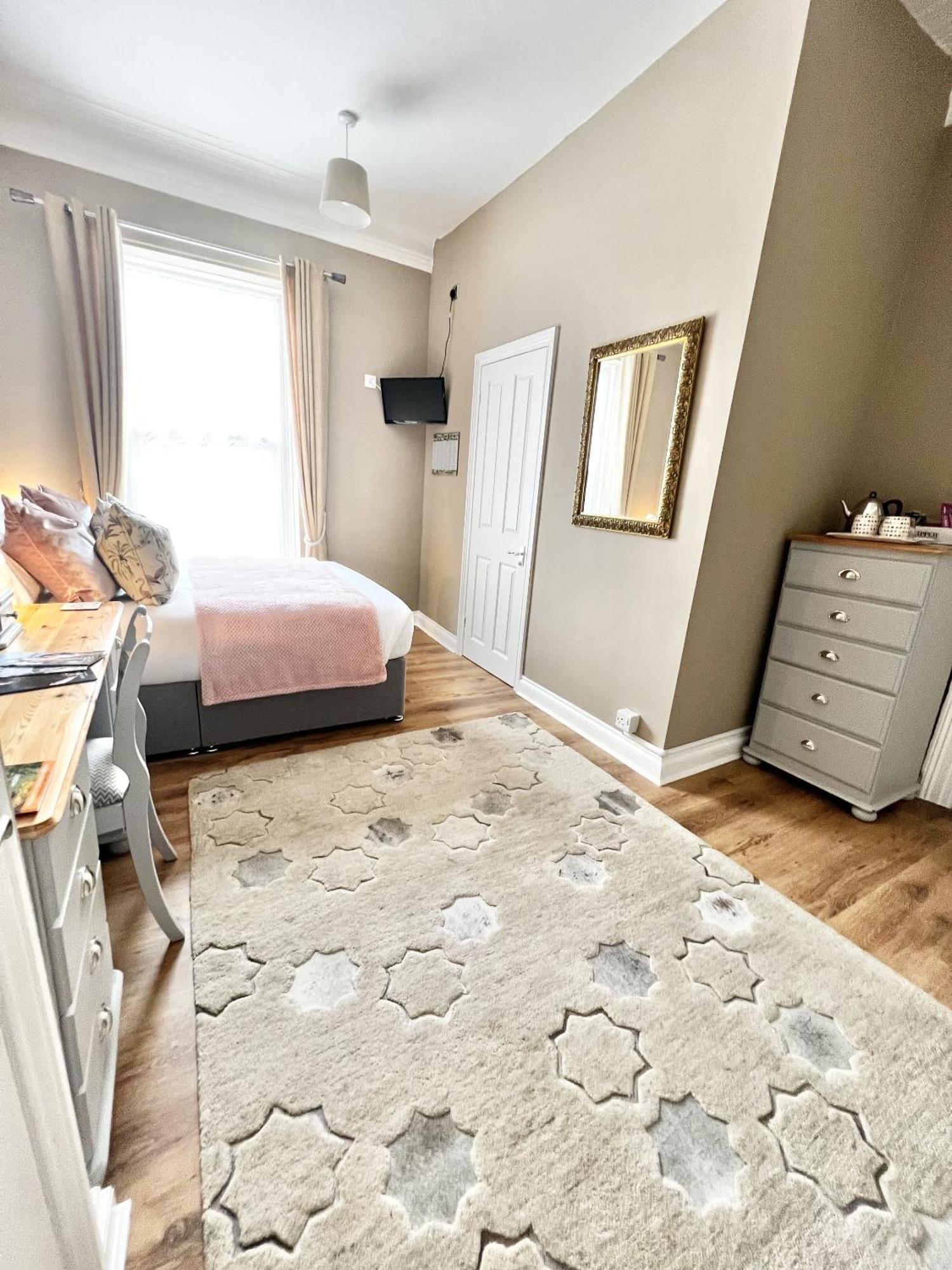 Devon House 4*